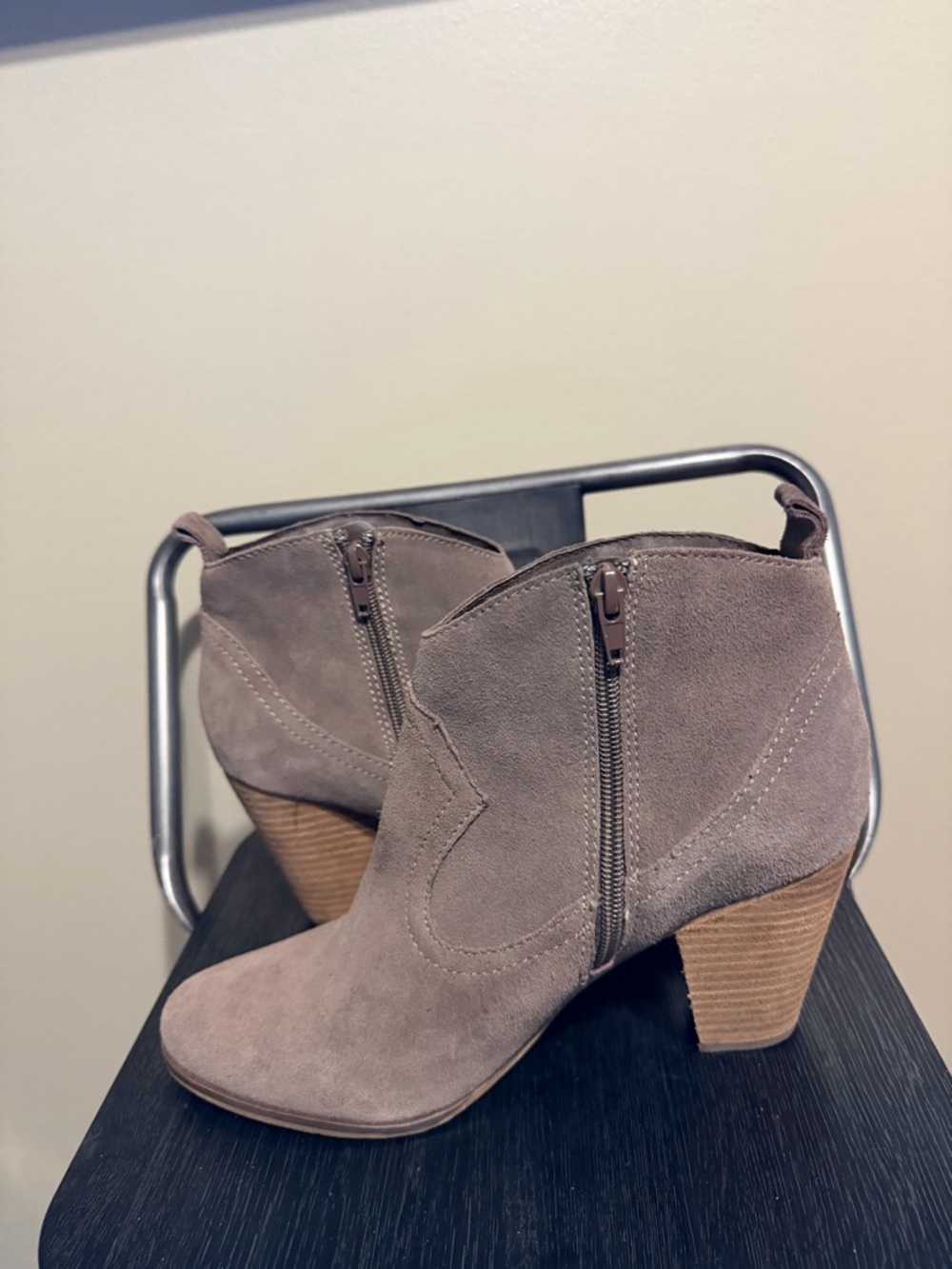 Steve Madden Fringe Suede Ankle Boots Taupe Western Boho Size 10 - Picture 4 of 11